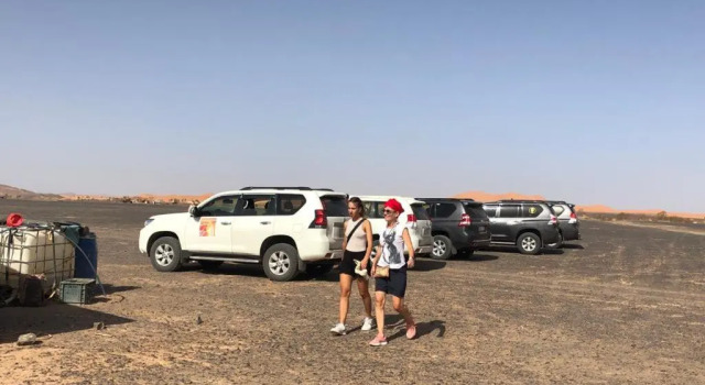 Tenda familiare Enjoy Moda Camp Merzouga tours- Camel sunset sunrise Quad Sunboarding ATV