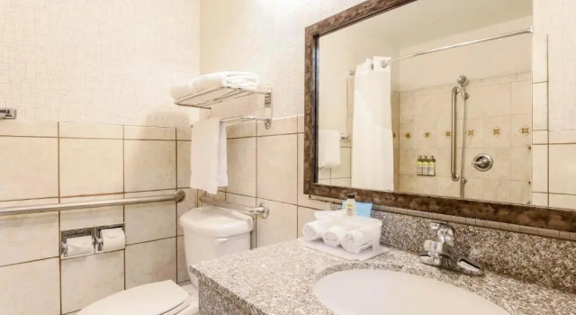 Люкс с 2 комнатами Holiday Inn Express Lancaster by IHG