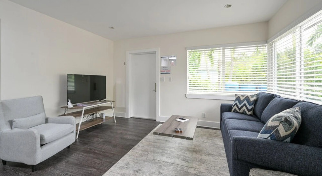 Victoria Park Urban Oasis W/ Patio, 2 Miles To Beach 1 Bedroom Duplex, Забронировать Дом для отпуска Виллы Форт-Лодердейл, Вилла