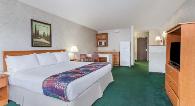 Номер Standard Days Inn & Suites by Wyndham Lexington