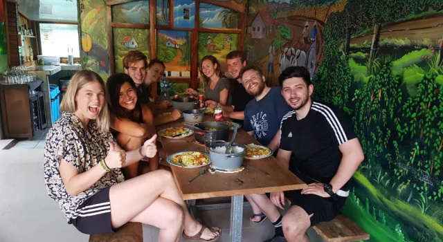 Кровать в общем номере Hostel Monteverde Backpackers