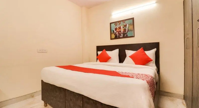 OYO 65500 Rohini Inn