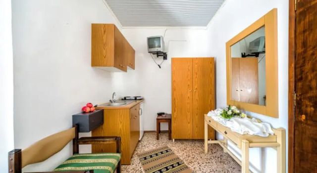Студия Harmony Hotel And Studios