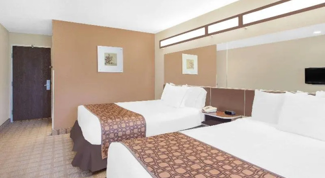 Номер Standard Microtel Inn & Suites by Wyndham Manchester - Newly Renovated