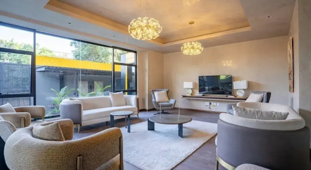 Lux Suites Wilma Towers Kilimani, Забронировать Апартаменты/квартира Отели Найроби Каунти с парковкой, рядом с Торговый центр Yaya Centre, Парковка