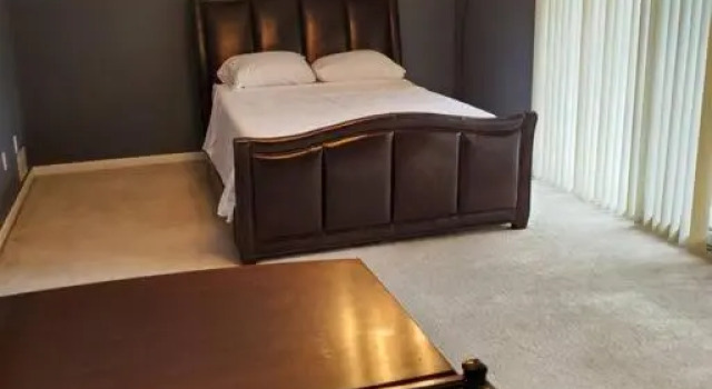 Peaceful private 4 Bedroom Residential Home with hot tub surrounded with serenity and a park like setting, Buchen Sie Hotel Bordentown Philadelphia und Umgebung