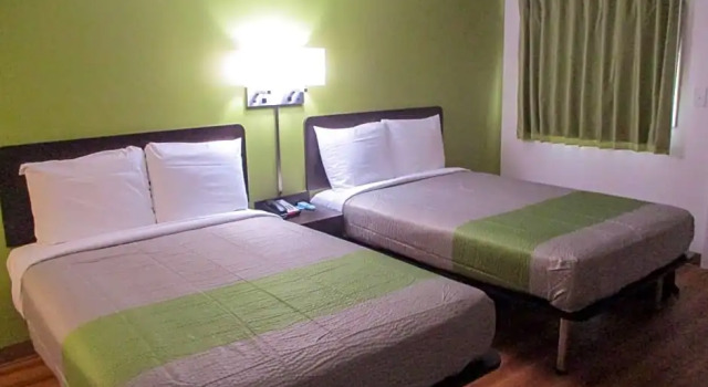 Номер Deluxe Отель Норт-Олмстеда Camelot Inn