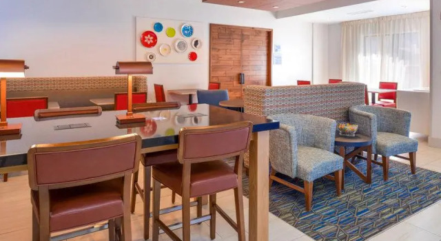 Кровать в общем номере Holiday Inn Express Glenwood Springs Aspen Area by IHG