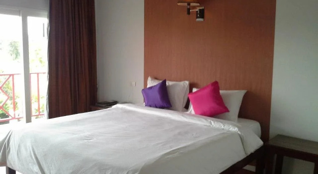 Aunruen Residence & Restaurant, Rezervovat Hotel Warin Chamrap 