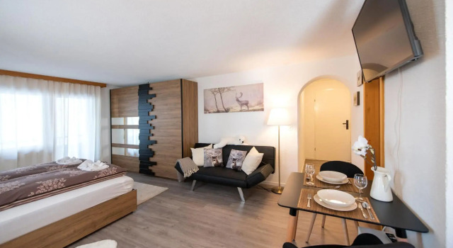 Agrimonia - möbilierte Ferienwohnung mit Balkon, Book Hotel Davos Grisons
