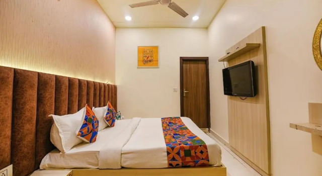 Hotel Seventh Heaven I Britannia Chowk Delhi I Couple Friendly I Value For Money I Free Parking Access, Забронировать Отель СПА-отели Нью-Дели, рядом с Ашок Парк Мэйн, SPA-услуги