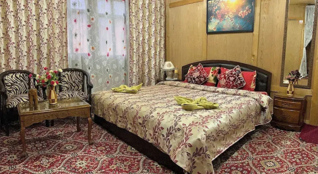 Номер Deluxe Shabrose Heritage Houseboats