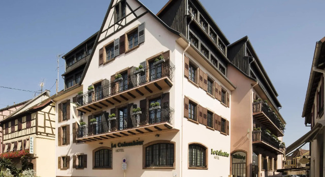 Hotel Le Colombier, Забронировать Отель Отели Оберне с парковкой, рядом с Туристическо-информационный центр Оберне, Парковка