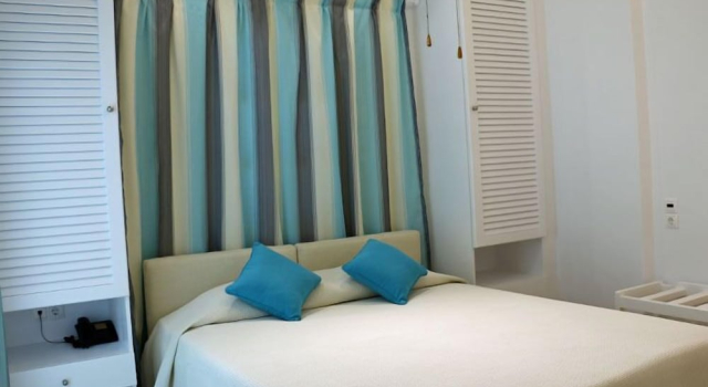 SPIROS & HIROKO Hotel, Prenota Hotel Perissa Santorini