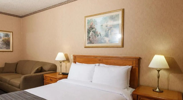 Номер Premier The Glenmore Inn & Convention Centre