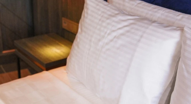 O podwyższonym standardzie pokój West Door Hotel