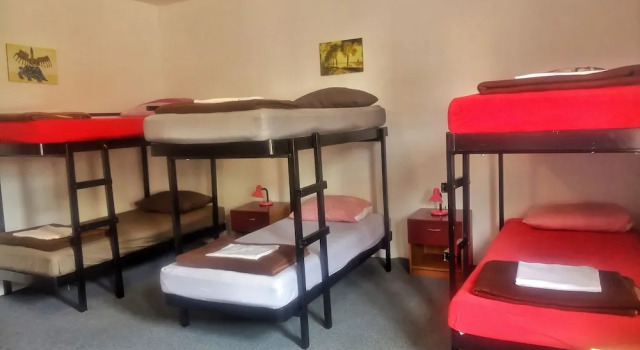 Кровать в общем номере (женский номер) Dragan’s Den Plitvice Hostel