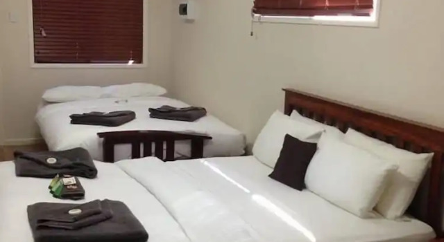 Villa Mapleton Cabins & Caravan Park