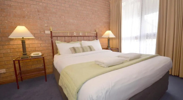 Четырёхместный номер Executive Central Springs Inn