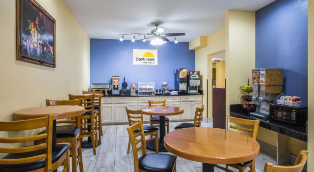 Days Inn & Suites by Wyndham Augusta Near Fort Eisenhower, Boek Mini-hotel Hotels in Georgia met parkeren, Parkeren