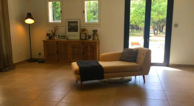 LS4-349 Jolie maison de vacances avec piscine privée au pied du VENTOUX, à Pernes les Fontaines – 10 per, Rezerwuj Hotel Hotele w Vaucluse z basenem, Basen