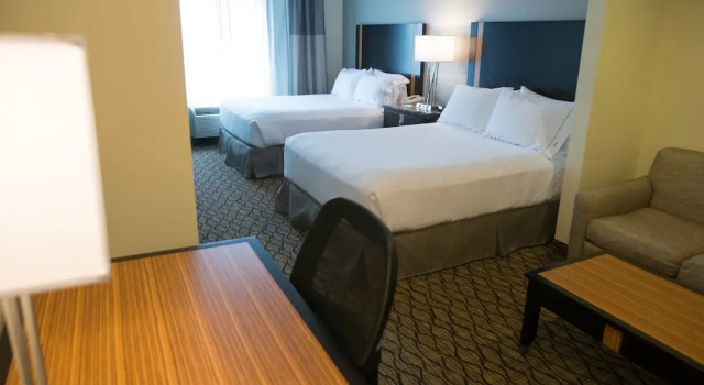 Люкс c 1 комнатой Holiday Inn Express Hotel & Suites Chanhassen by IHG