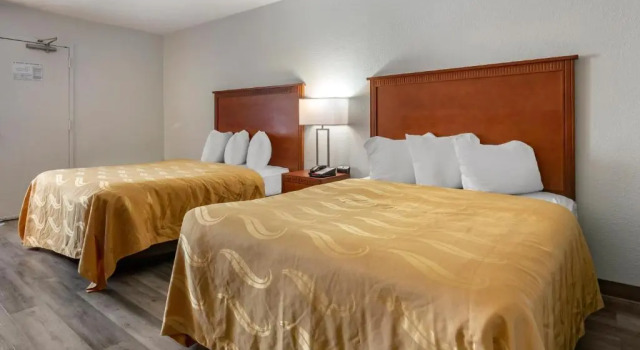 Четырёхместный номер Standard Quality Inn Fayetteville near Fort Bragg