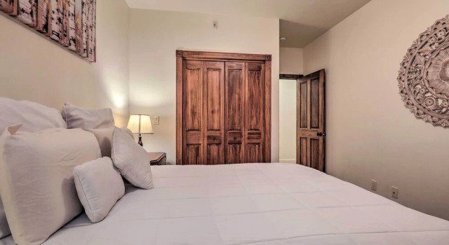 Апартаменты Cozy Central Glenwood Springs Condo w/ 2 Decks!