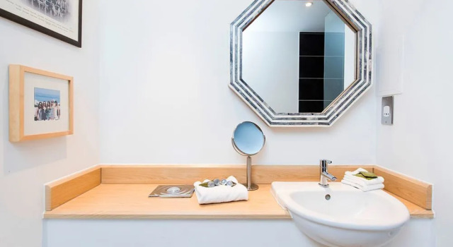 Cosy 1br flat in Kennington, Book Hotel 3-stjernede hoteller i Merseyside, 3*