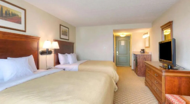 Четырёхместный номер Standard Country Inn & Suites by Radisson, Fredericksburg, VA