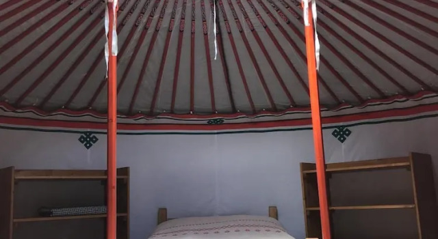 Yourtes de Montagnes Insolites, Book Campingplads Hoteller i Rhône-Alps med parkering, Parkering