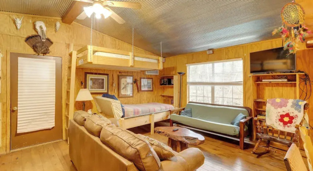 Cozy Riverfront Cabin ~ 2 Mi to Main Street Hardy, Varaa Lomakoti  