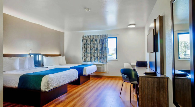 Motel 6 Duluth, MN, Varaa Motelli Hotellit Minnesota pysäköinnillä, Pysäköinti