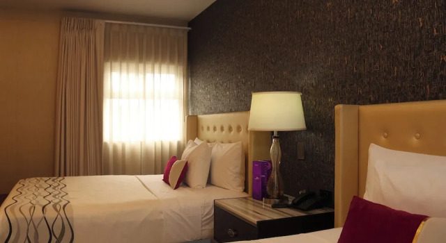 Hotel West Plaza, Buchen Sie Hotel Hotels in Centro mit Frühstück, Frühstück