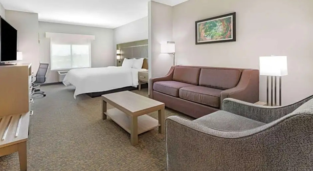 Люкс La Quinta Inn & Suites by Wyndham Jackson-Cape Girardeau