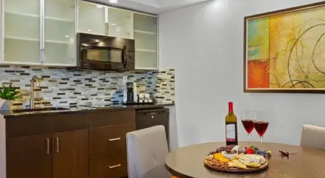 Полулюкс The Armon Stamford Hotel & Conference Center