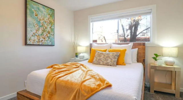 Condo 24! Prized Location. Modern! Bright! Enjoy!, Забронировать Апартаменты/квартира Апартаменты Бойсе, рядом с Idaho State Capitol, Апартаменты/квартира