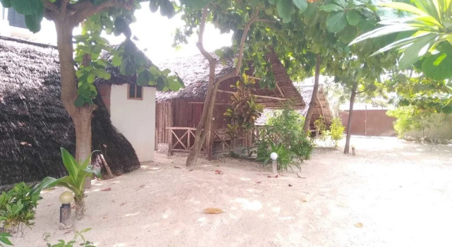 Бунгало Standard с видом на сад Bahari Beach Bungalows
