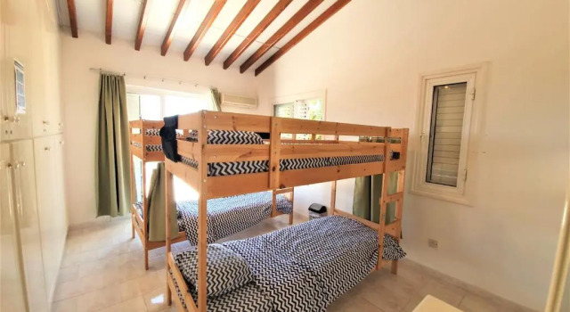 Кровать в общем номере Katka Hostel Paphos