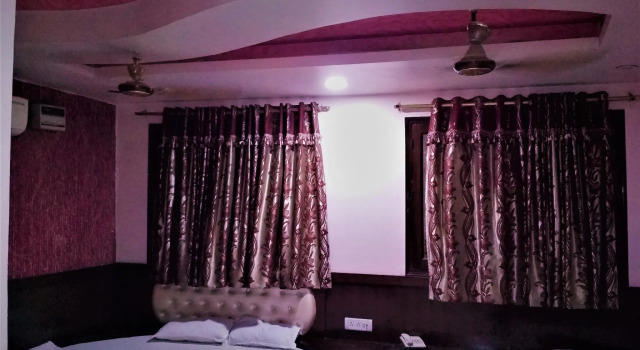 Люкс Royal Hotel Hridey Inn