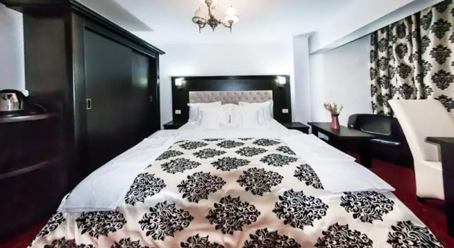 Hotel Blue Night, Забронировать Отель Отели Арджеш с парковкой, Парковка