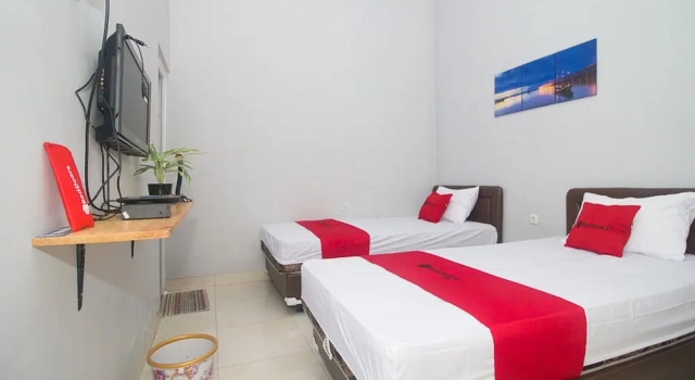 Semilir Hotel & Resto by Reddoorz Rooms, Buchen Sie Hotel Sampang Jawa Timur