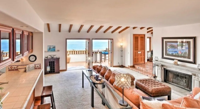Ocean-view Hamilton Cove Oasis: Pool, Tennis & Gym 2 Bedroom Villa
