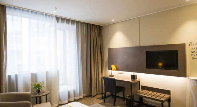 Home Inn Plus Shanghai Xintiandi Lujianbang Road Subway Station, Varaa Hotelli Huangpu 