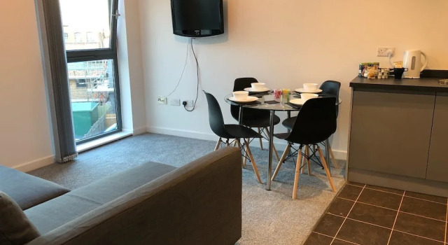Jewellery Quarter Apartment, Забронировать Апартаменты/квартира Отели Бирмингема с парковкой, рядом с Океанариум «Национальный центр морской жизни», Парковка