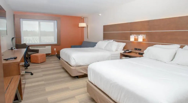 Четырёхместный номер Standard Holiday Inn Express Houghton-Keweenaw by IHG