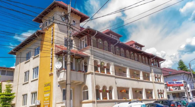 Hotel Turist, Varaa Hotelli Hotellit Carpathians - Romania uima-altaalla, Uima-allas