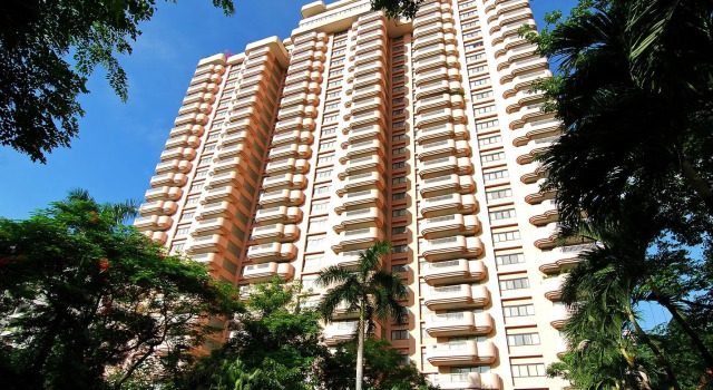 Полулюкс Pantip Suites Sathorn