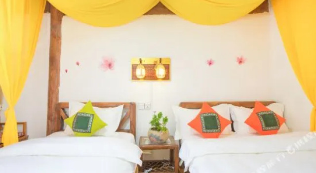 Lijiang Huayu Lanting Inn (Gucheng South Gate), Забронировать Отель Лицзян Юньнань, рядом с Улица Сквер-стрит Древнего города Даянь