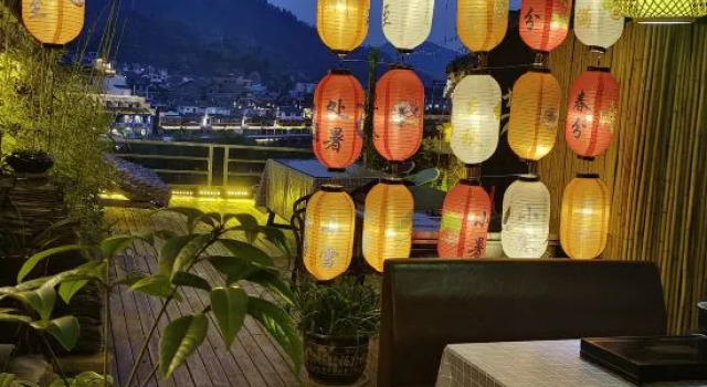 Zhenyuan Xurun Shanju River View Homestay (Zhenjiangge), Book Hotel Hoteller i Zhenyuan med parkering, Parkering